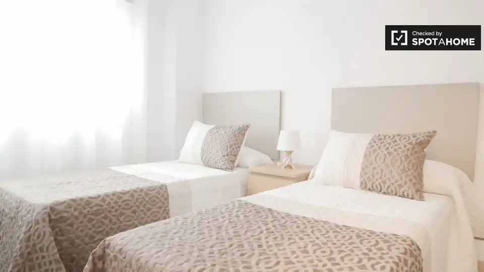 Bedroom of Flat for rent in Valencia  with Air Conditioner, Heating and Furnished