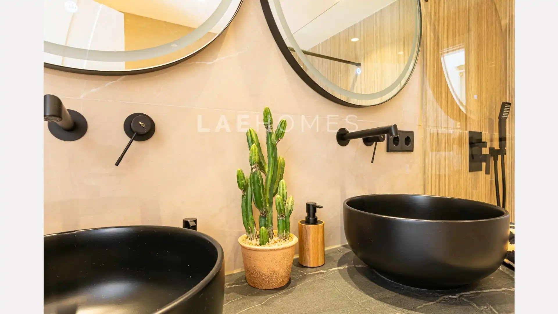 Badezimmer von Dachboden zum Verkauf in Marbella mit Klimaanlage, Heizung und Terrasse
