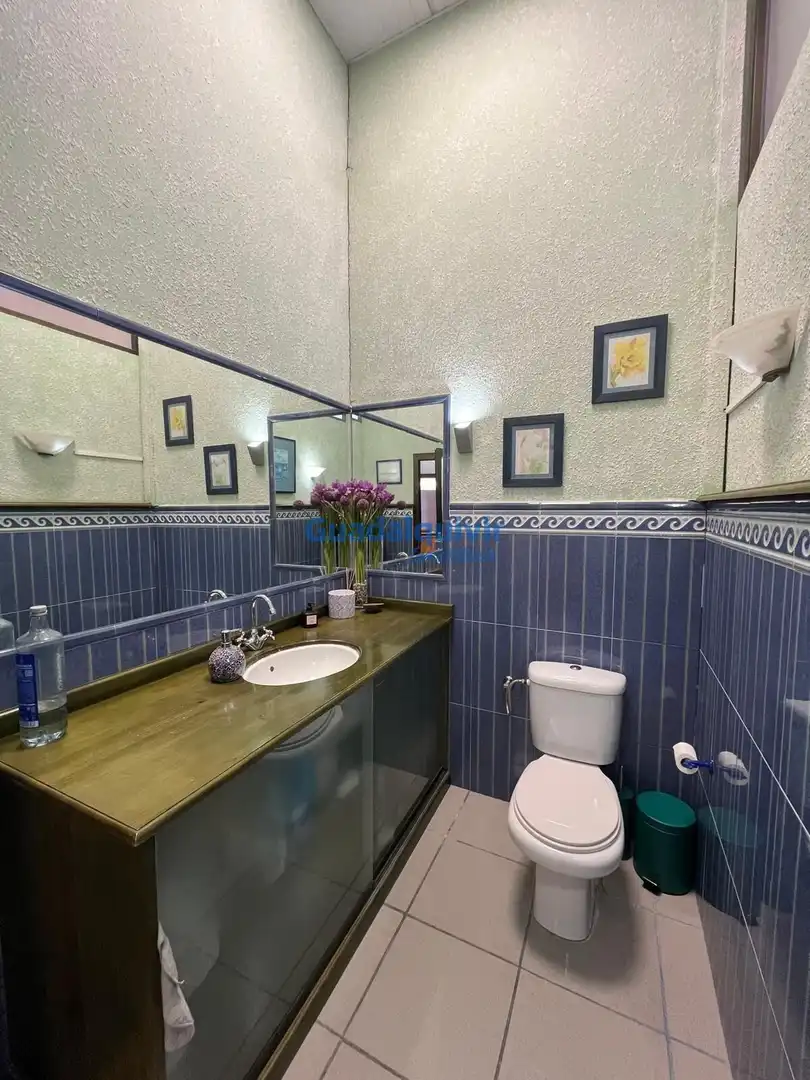 Badezimmer von Büro zur Miete in Montequinto