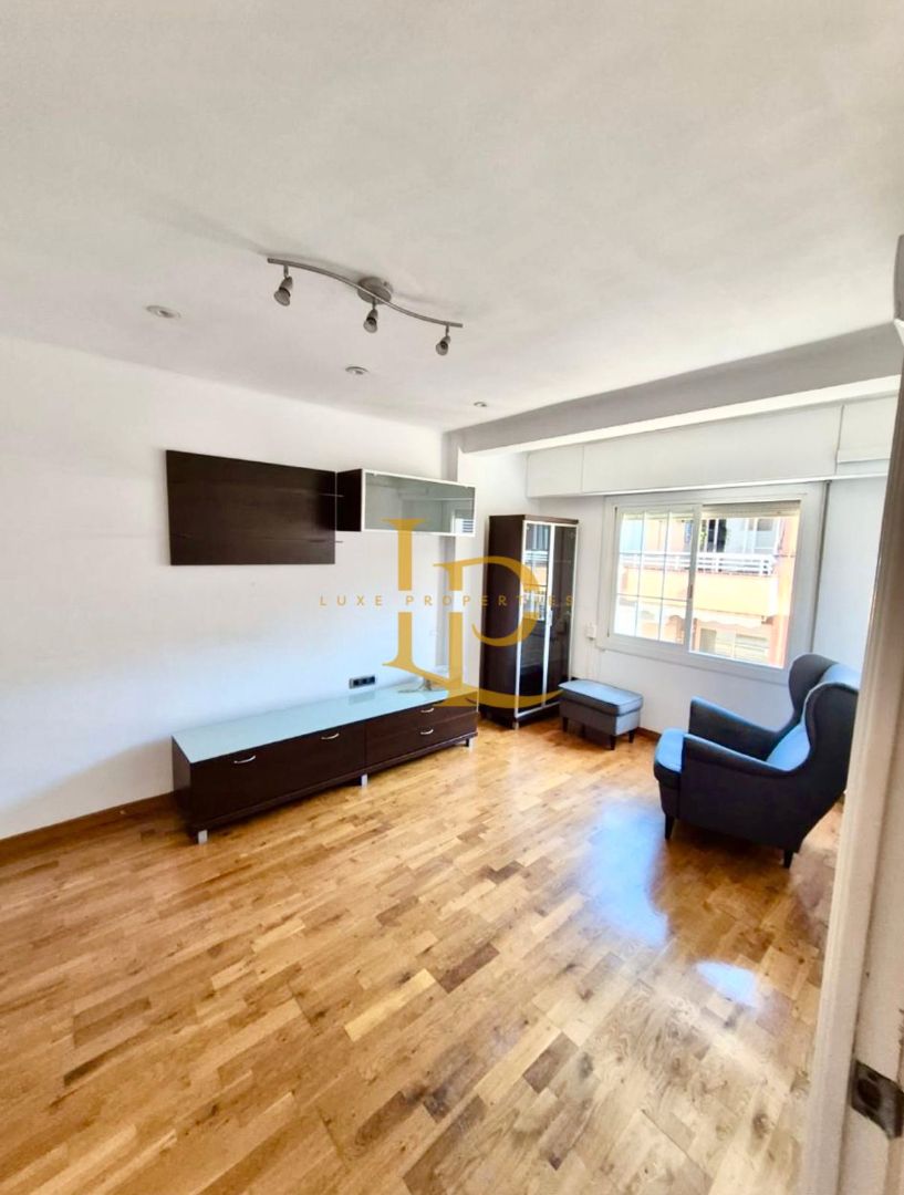 Sala de estar de Piso en venta en Sant Boi de Llobregat con Aire acondicionado, Calefacción y Parquet