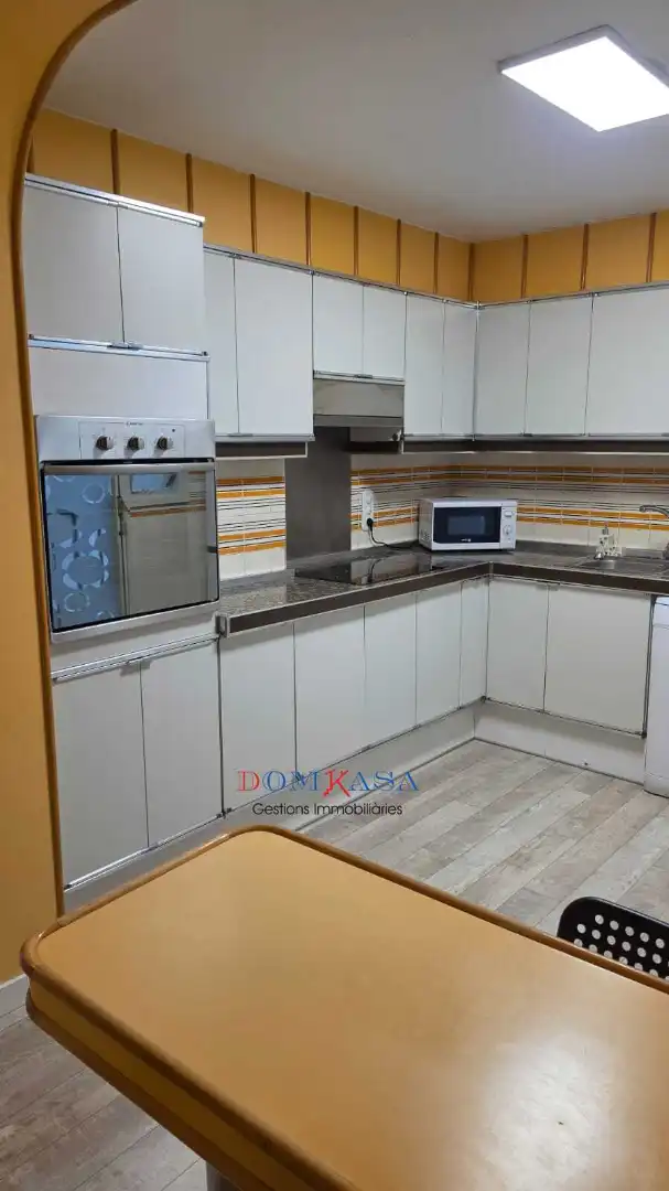 Flat with terrace for sale in Plaça 1 d'octubre 10, imagen 9