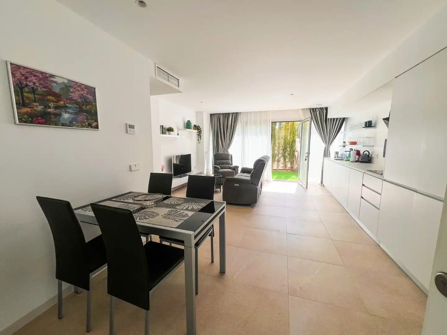 Sala d'estar de Planta baixa en venda en Torrevieja amb Aire condicionat, Calefacció i Jardí privat