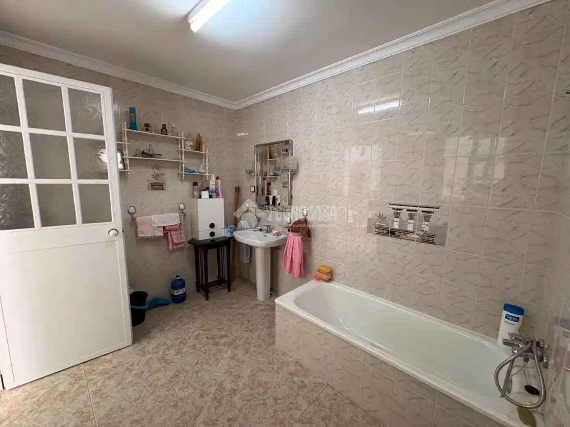 Baño de Casa adosada en venta en Ardales con Terraza, Amueblado y Balcón