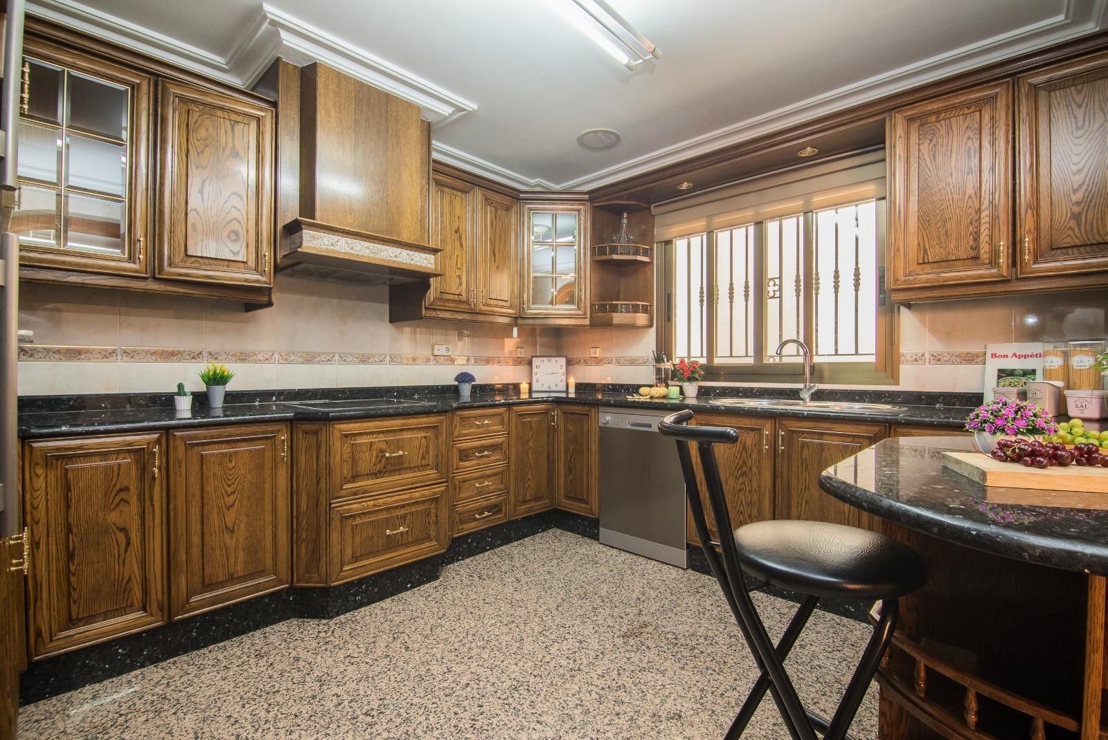 Küche von Wohnung zum Verkauf in Elche / Elx mit Klimaanlage und Balkon