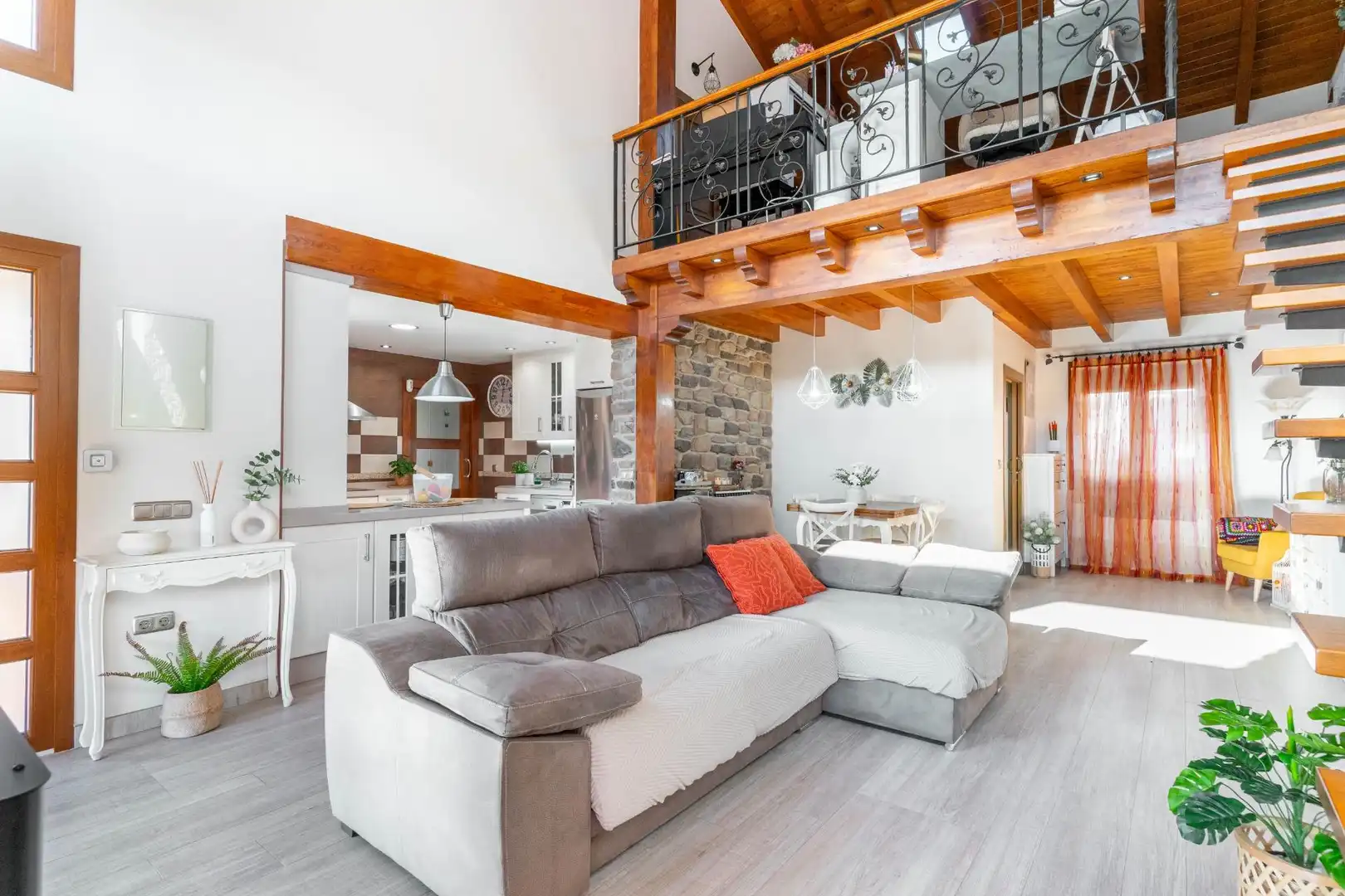 Sala d'estar de Casa o xalet en venda en Langreo amb Calefacció, Jardí privat i Terrassa