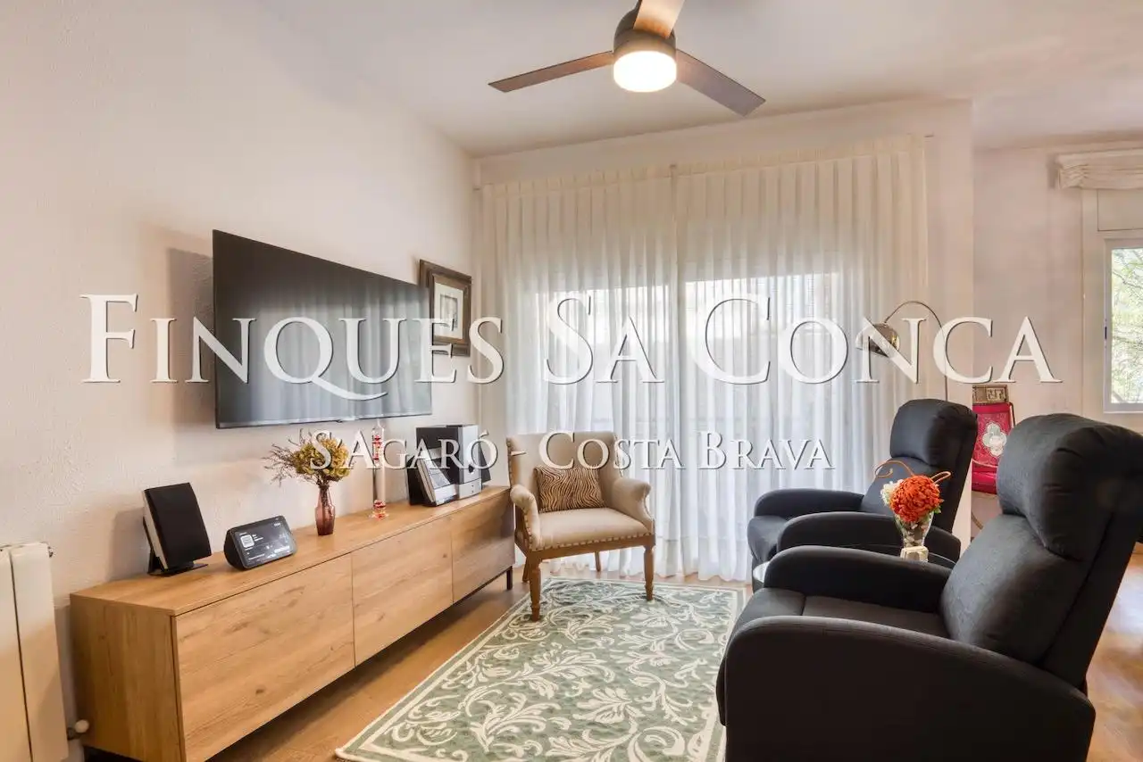 Sala de estar de Apartamento en venta en Sant Feliu de Guíxols con Calefacción y Parquet