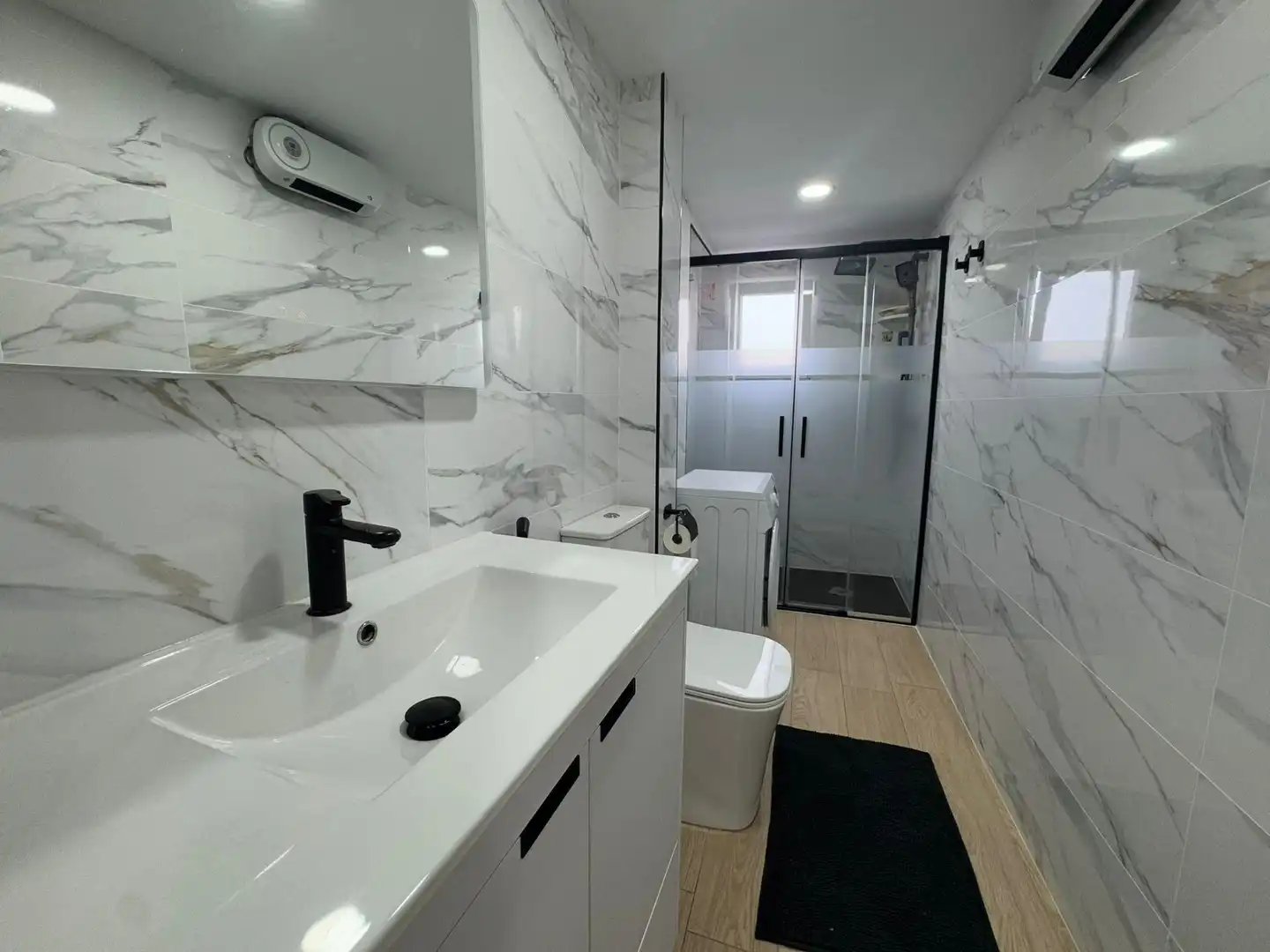 Baño de Piso en venta en Alicante / Alacant con Aire acondicionado