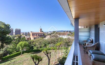Vista exterior de Pis en venda en Esplugues de Llobregat amb Aire condicionat, Terrassa i Piscina
