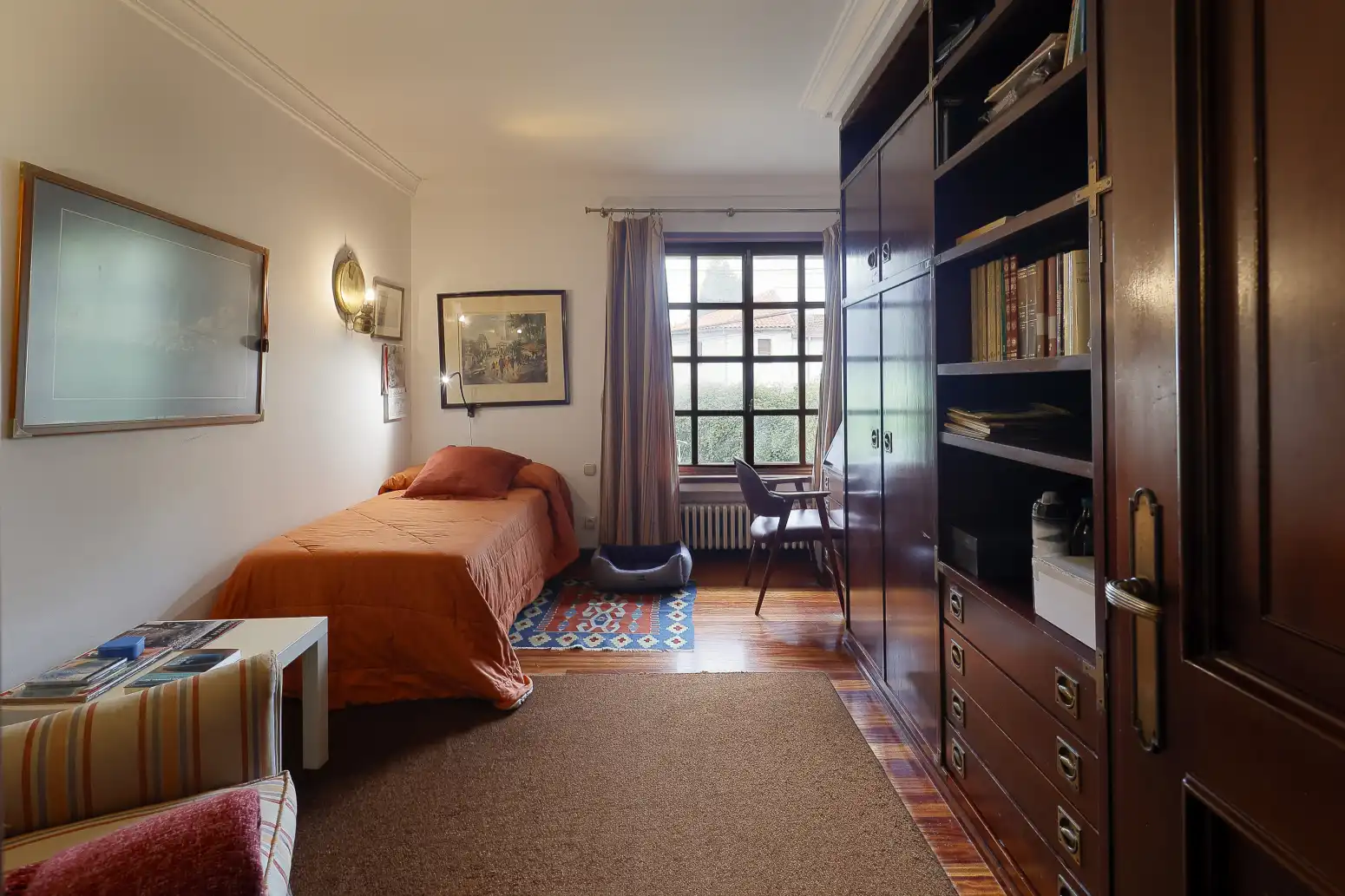 Dormitori de Casa o xalet en venda en Gijón  amb Calefacció, Jardí privat i Parquet