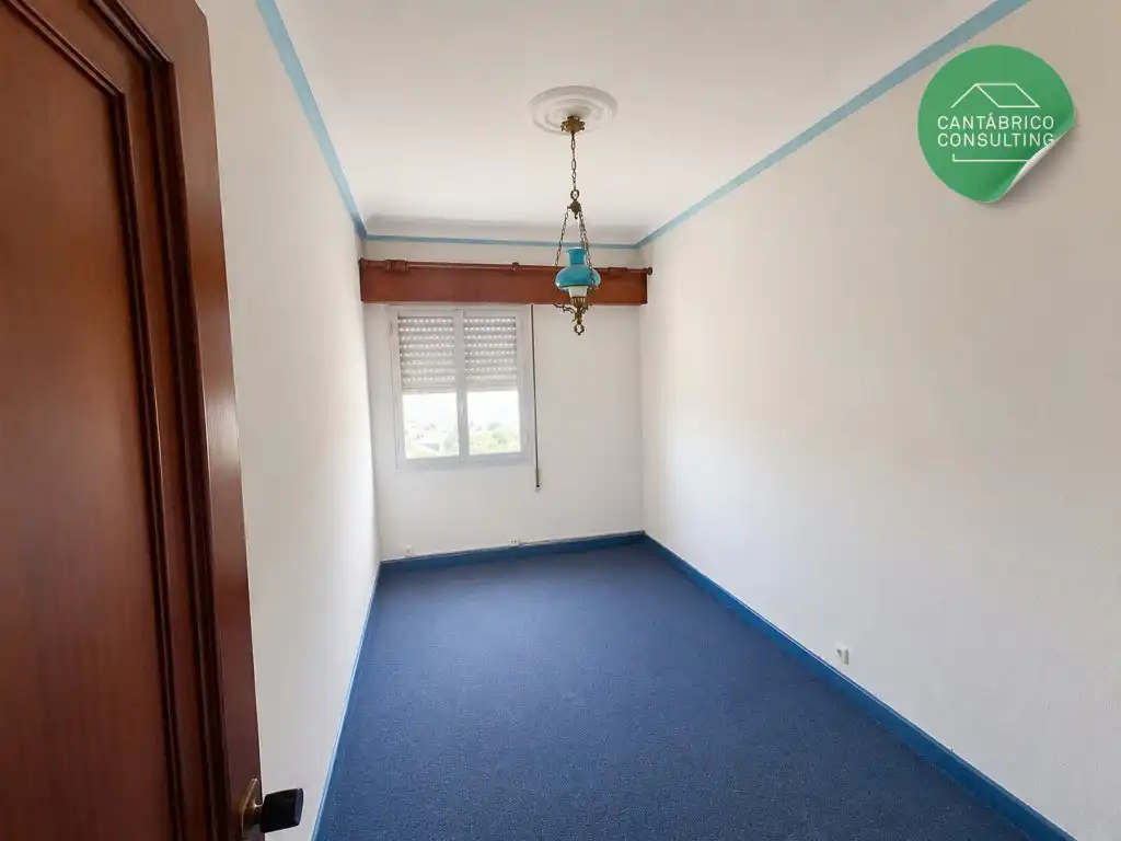Schlafzimmer von Wohnung zum Verkauf in Navia mit Möbliert