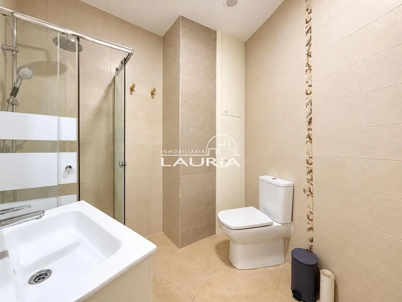 Bathroom of Flat for rent in Valencia  with Air Conditioner, Heating and Storage room
