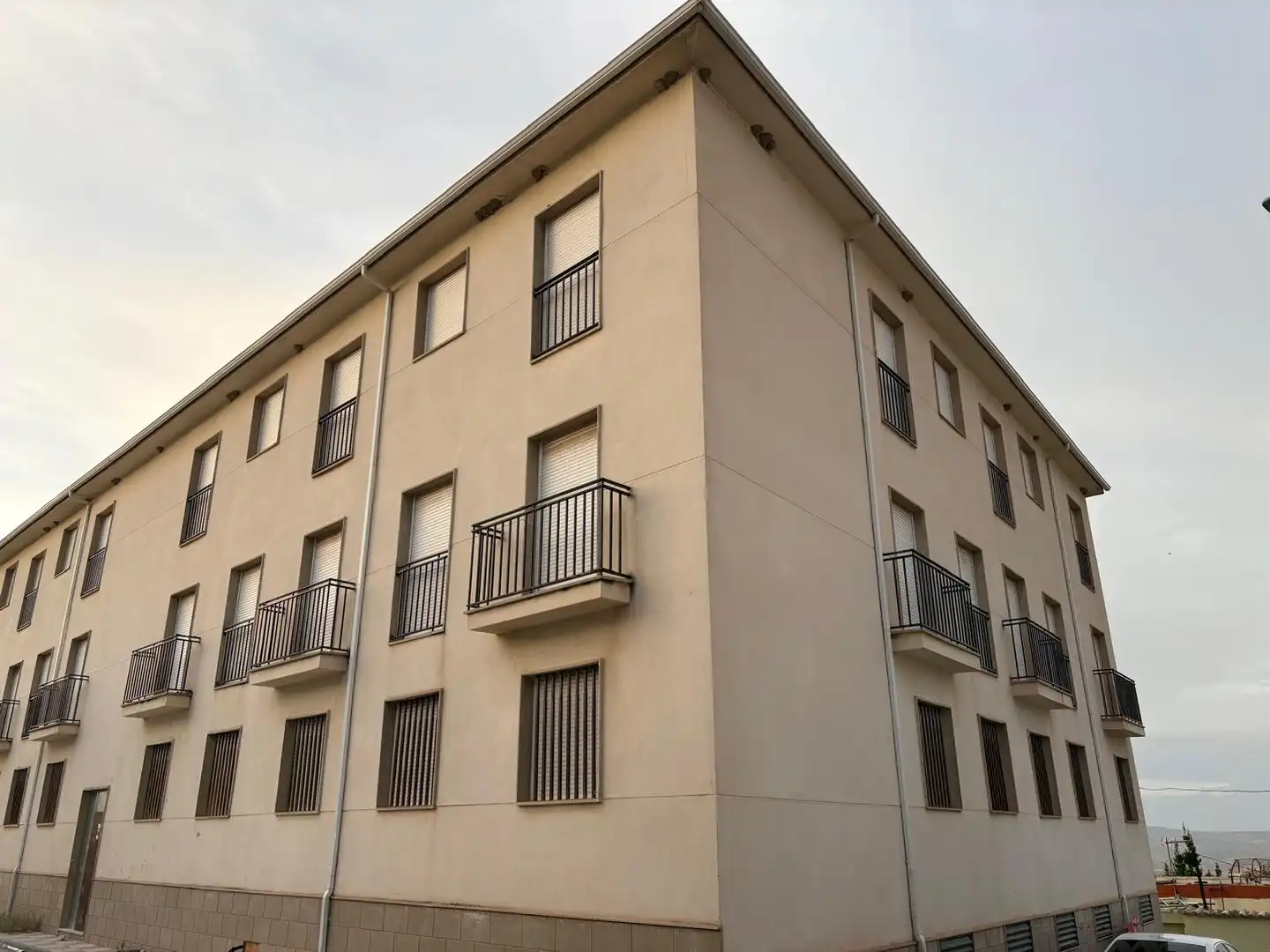 Außenansicht von Gebäude zum Verkauf in Jimena