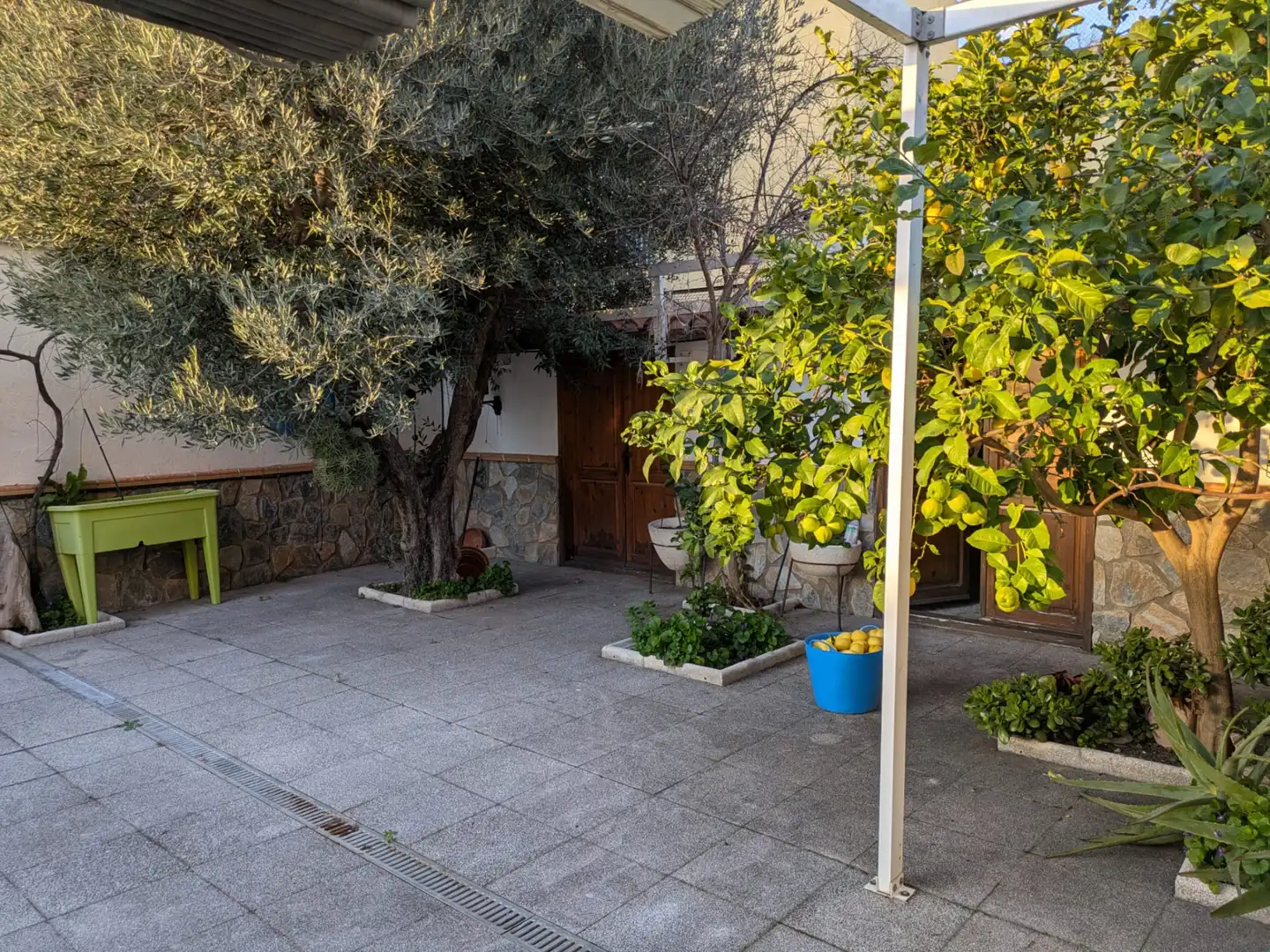 Außenansicht von Haus oder Chalet zum Verkauf in Santa Coloma de Gramenet mit Klimaanlage, Heizung und Terrasse