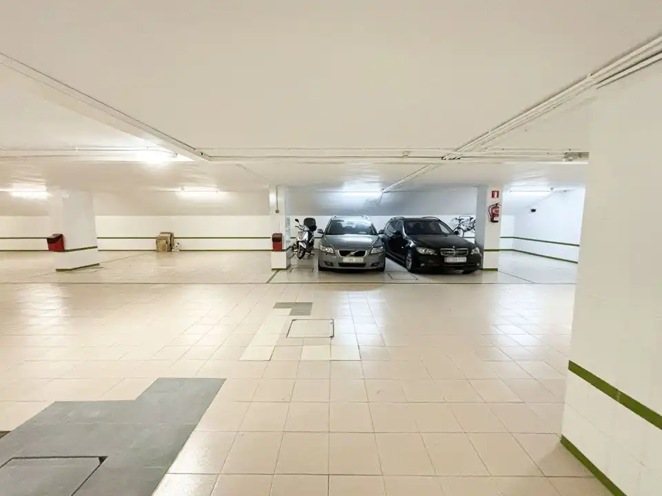 Parking de Dúplex en venta en Santander con Calefacción y Terraza