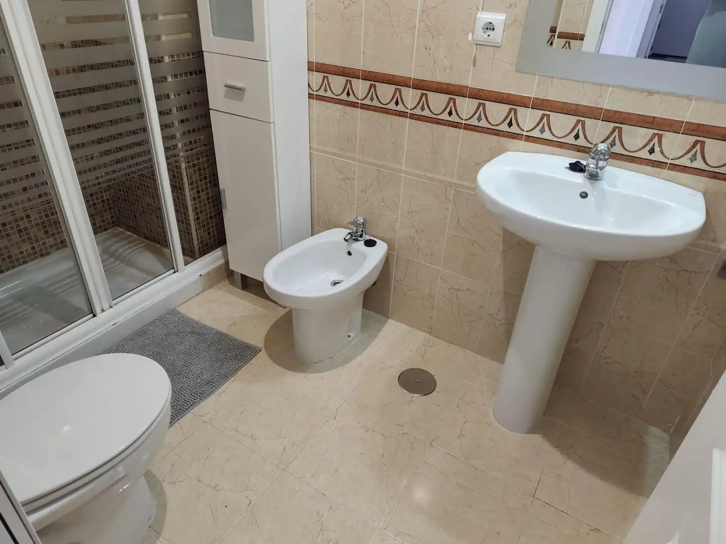Bathroom of Flat for rent in Sevilla  with Air Conditioner, Terrace and Furnished
