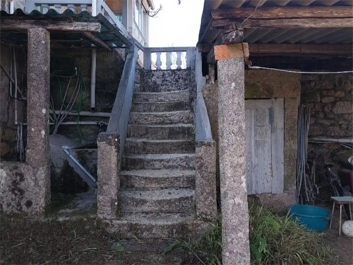 Vista exterior de Finca rústica en venda en Ponte Caldelas amb Balcó