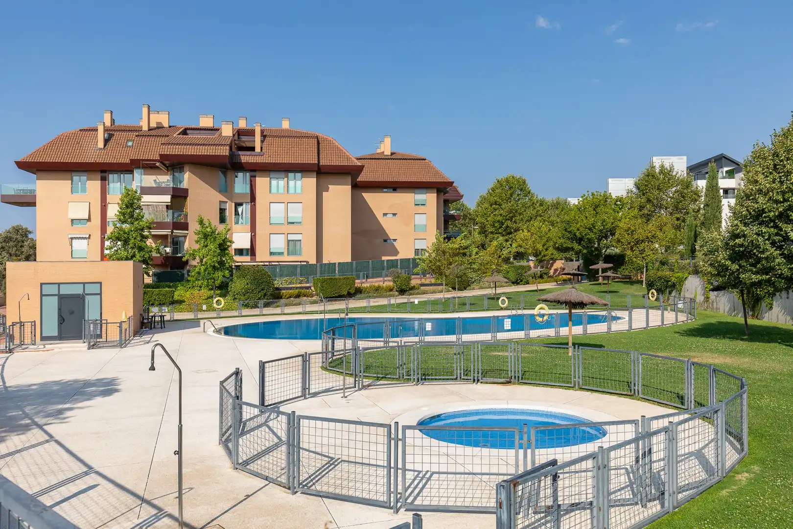 Schwimmbecken von Wohnung zur Miete in Boadilla del Monte mit Klimaanlage, Heizung und Gemeinschaftspool