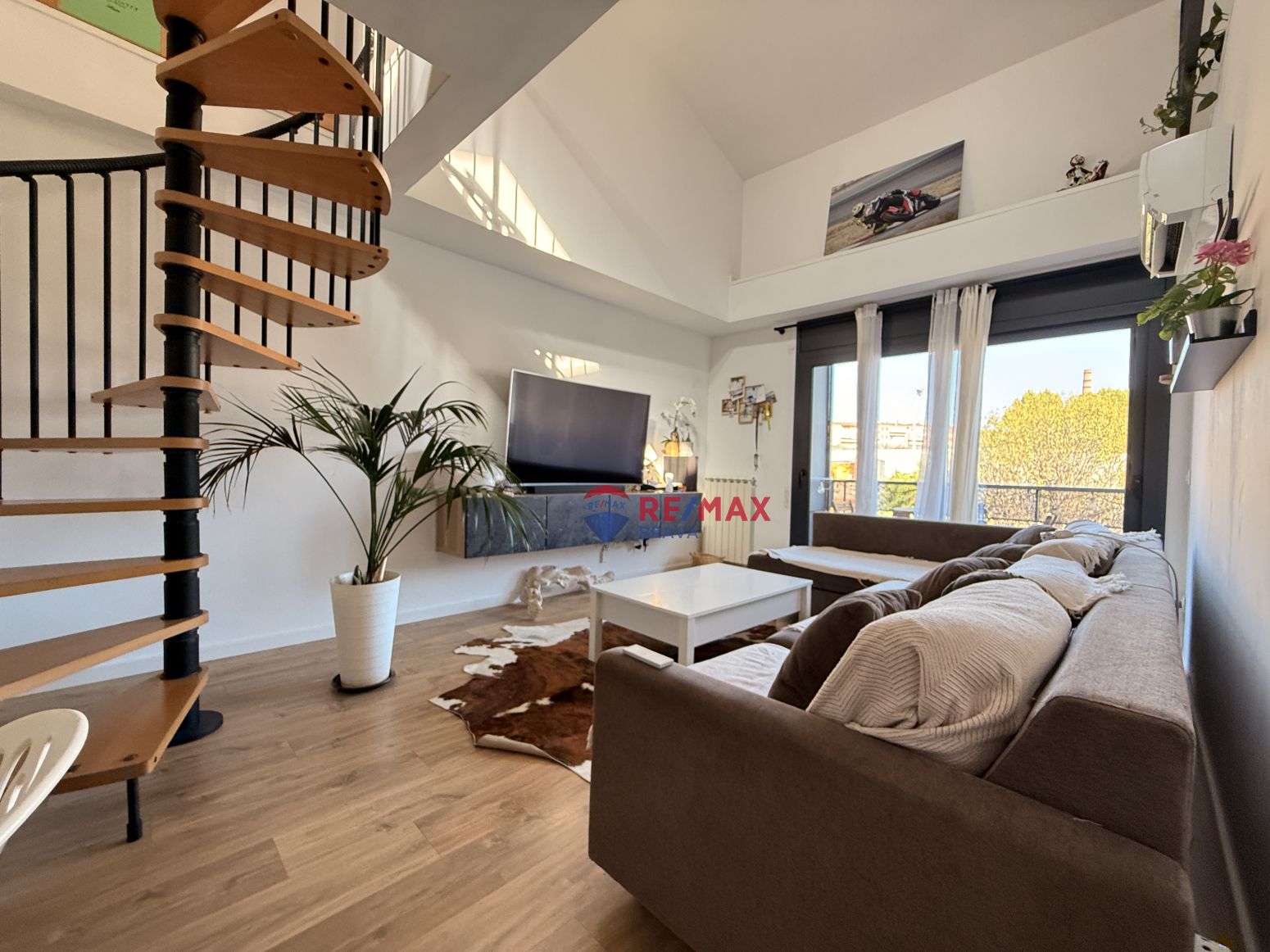 Living room of Attic for sale in La Bisbal d'Empordà  with Air Conditioner, Heating and Parquet flooring
