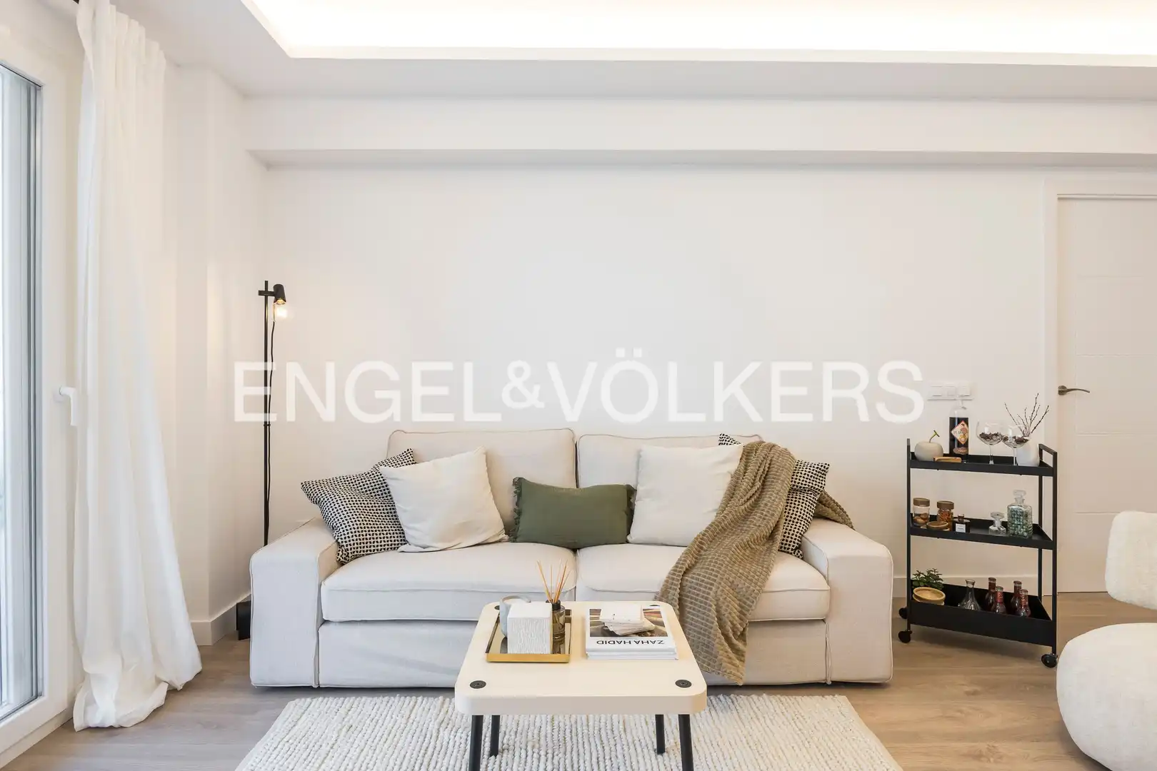 Living room of Flat for sale in Madrid  with Air Conditioner, Heating and Terrace