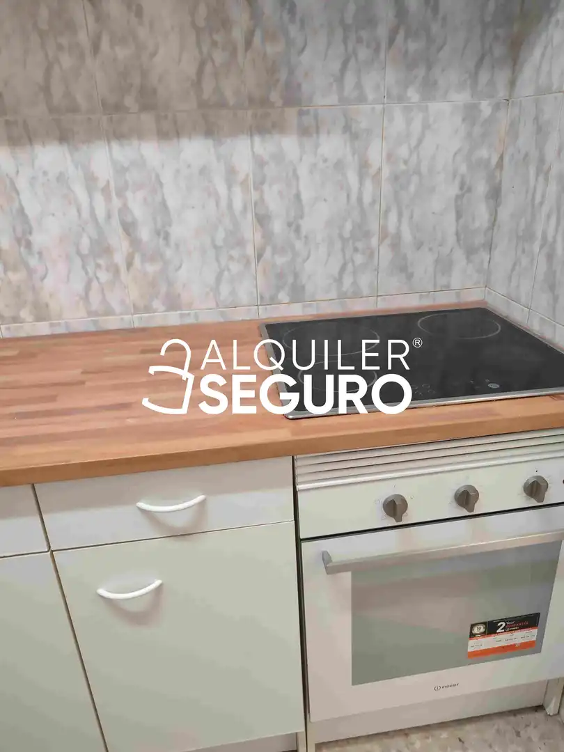 Kitchen of Flat for rent in Zaragoza  with Heating, Terrace and Storage room