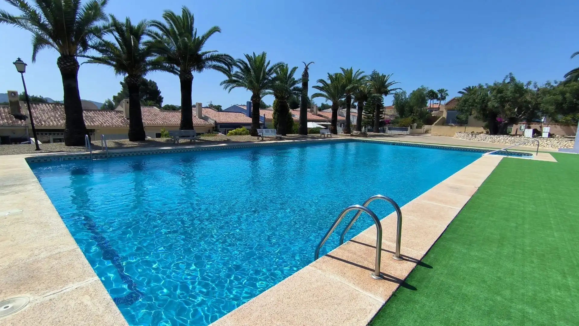 Piscina de Casa o xalet en venda en La Nucia amb Calefacció, Jardí privat i Terrassa