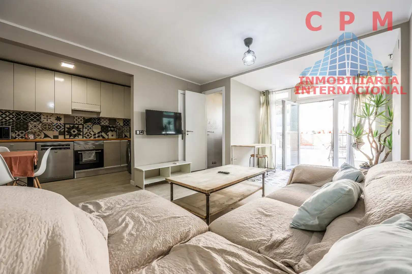 Living room of Flat for rent in Madrid  with Air Conditioner, Heating and Parquet flooring
