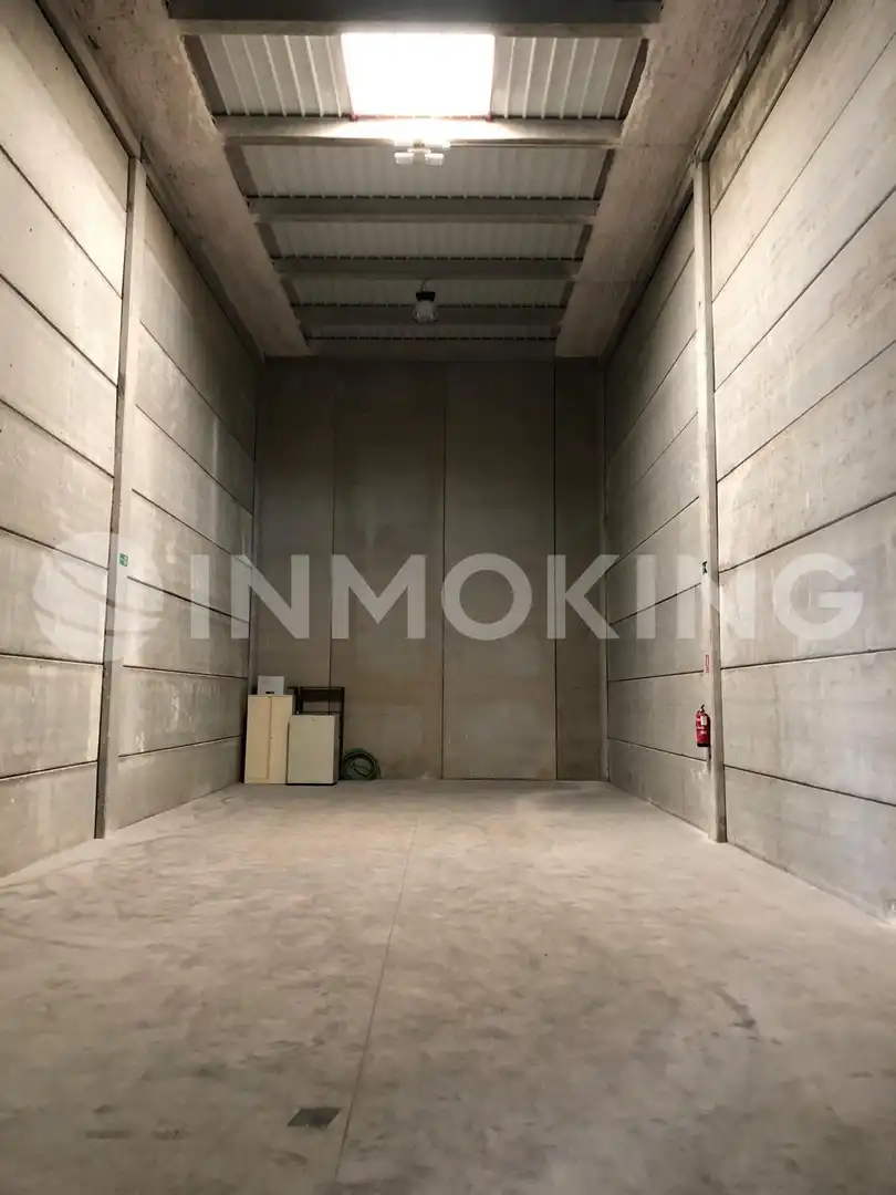 Nave industrial de alquiler en Montserrat - Parque Empresarial