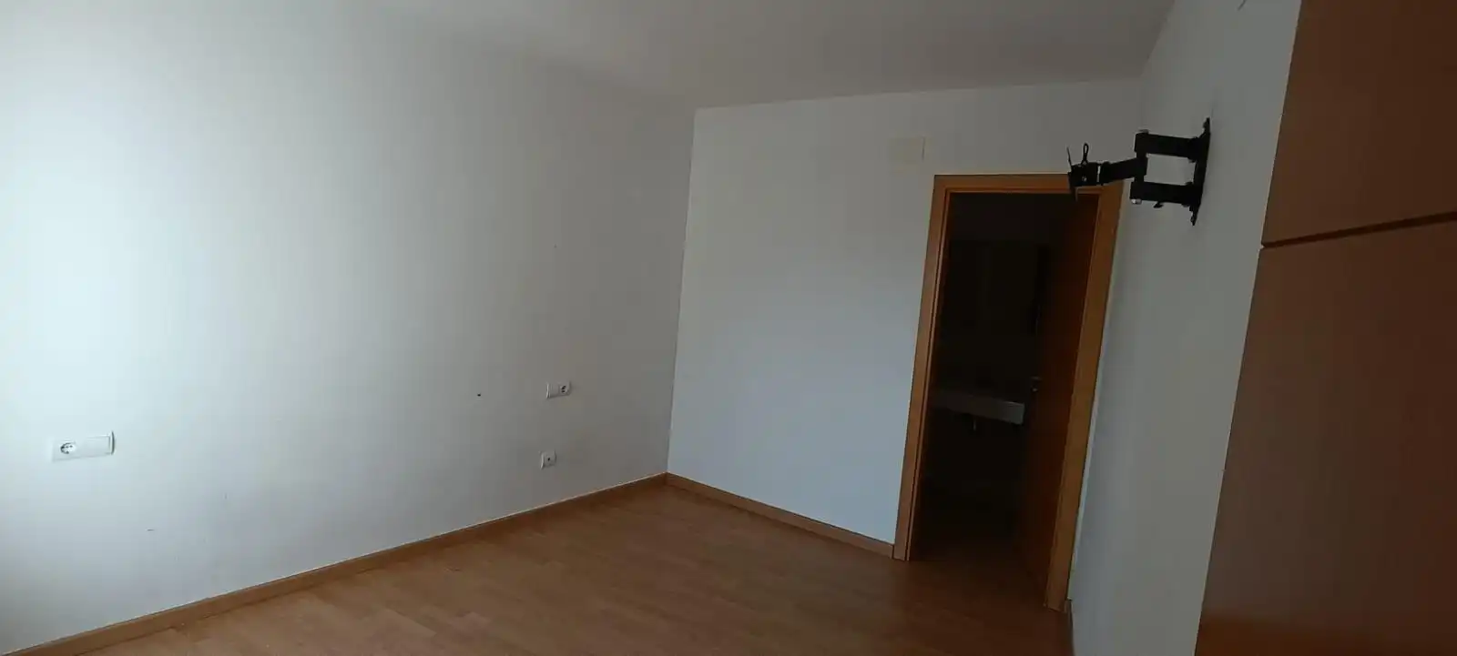Schlafzimmer von Dachboden zum Verkauf in L'Ampolla mit Terrasse und Balkon