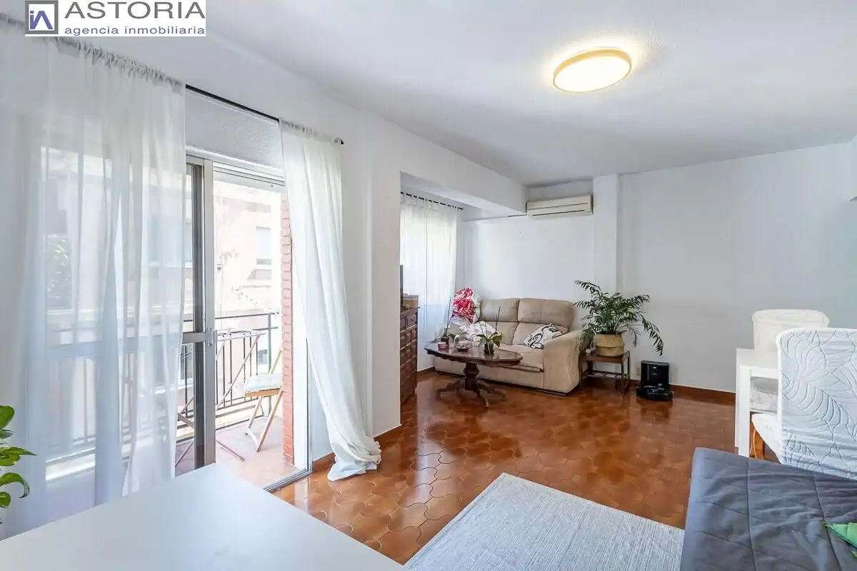 Piso con ascensor en venta en Calle CRUZ DE GRANADA, imagen 2