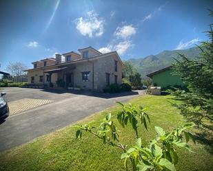 Vista exterior de Casa o xalet en venda en Llanes amb Jardí privat i Terrassa