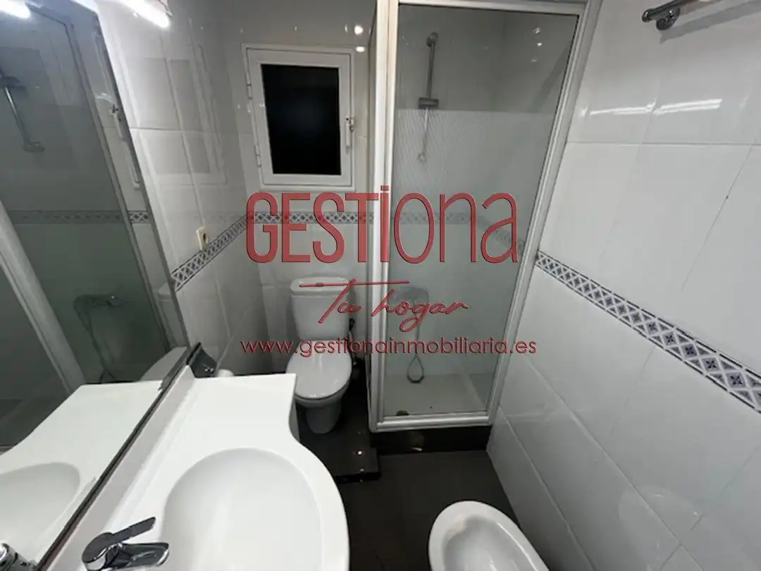 Baño de Apartamento en venta en Laredo