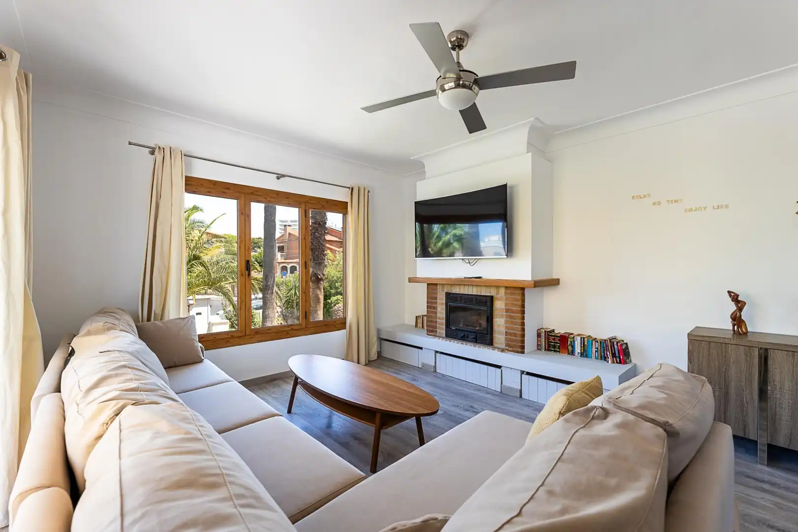 Sala d'estar de Casa o xalet en venda en  Palma de Mallorca amb Aire condicionat, Calefacció i Jardí privat