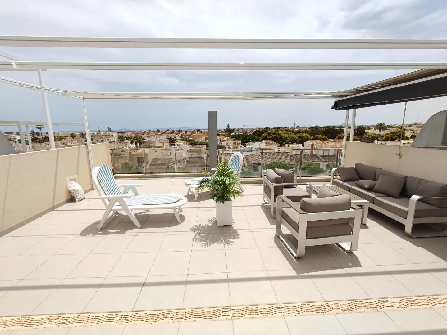 Apartament amb terrassa en venda a Pueblo Latino
