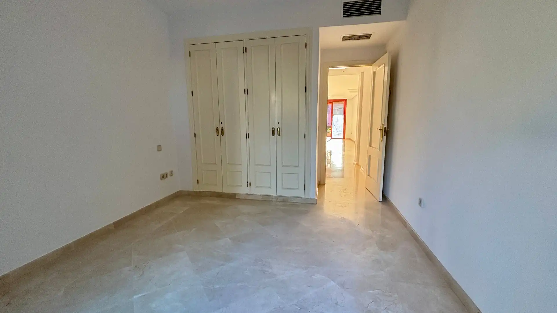 Flat for sale in Estepona  with Air Conditioner, Heating and Terrace