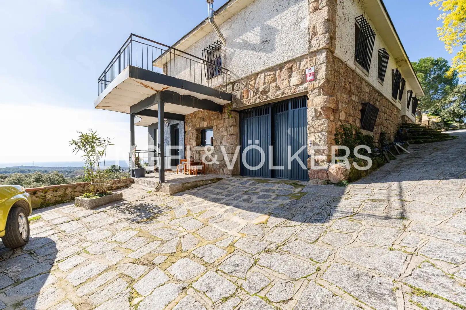 Exterior view of Houses for sale in Hoyo de Manzanares  with Air Conditioner, Heating and Private garden