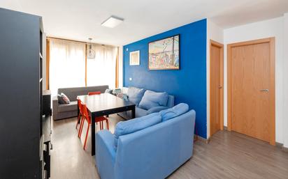 Living room of Flat for sale in  Granada Capital  with Heating, Parquet flooring and Washing machine