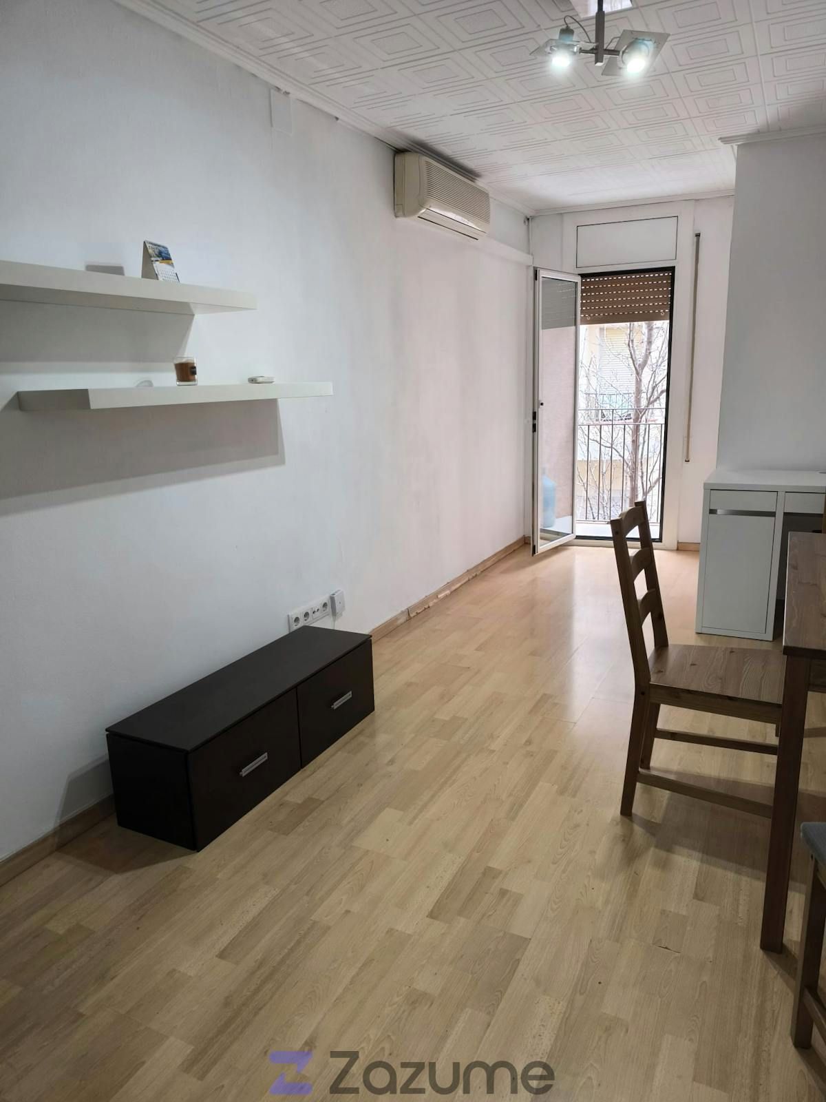 Dormitori de Pis de lloguer en L'Hospitalet de Llobregat amb Parquet, Moblat i Forn