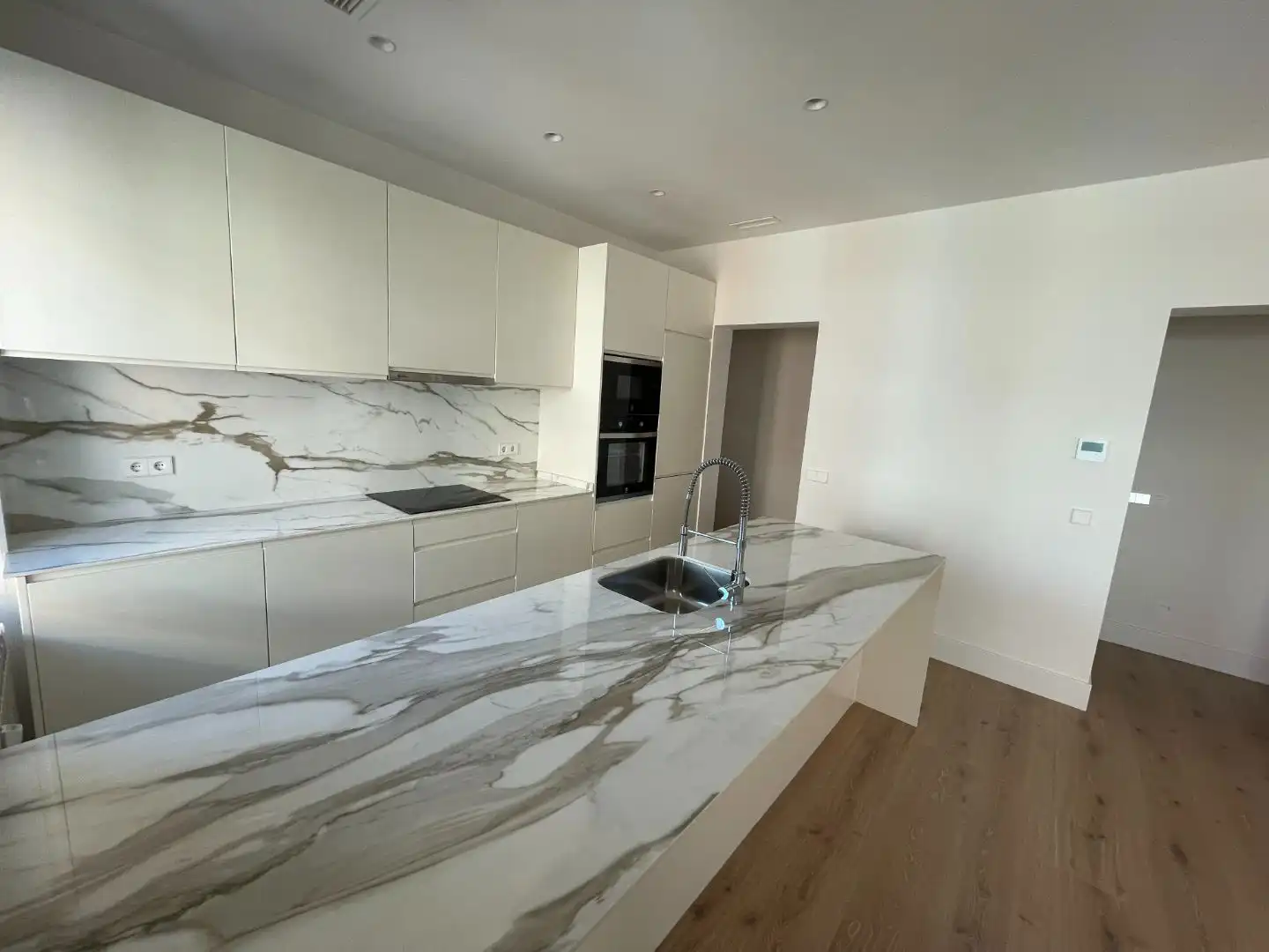 Küche von Wohnung zur Miete in  Madrid Capital mit Klimaanlage, Terrasse und Balkon