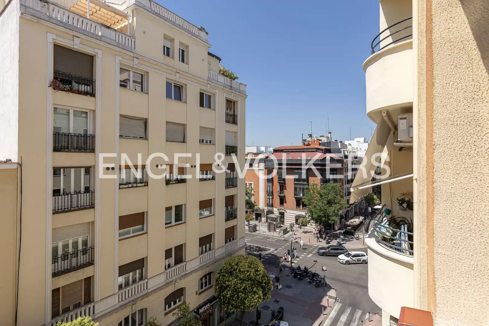 Vista exterior de Pis en venda en Madrid amb Aire condicionat, Calefacció i Parquet
