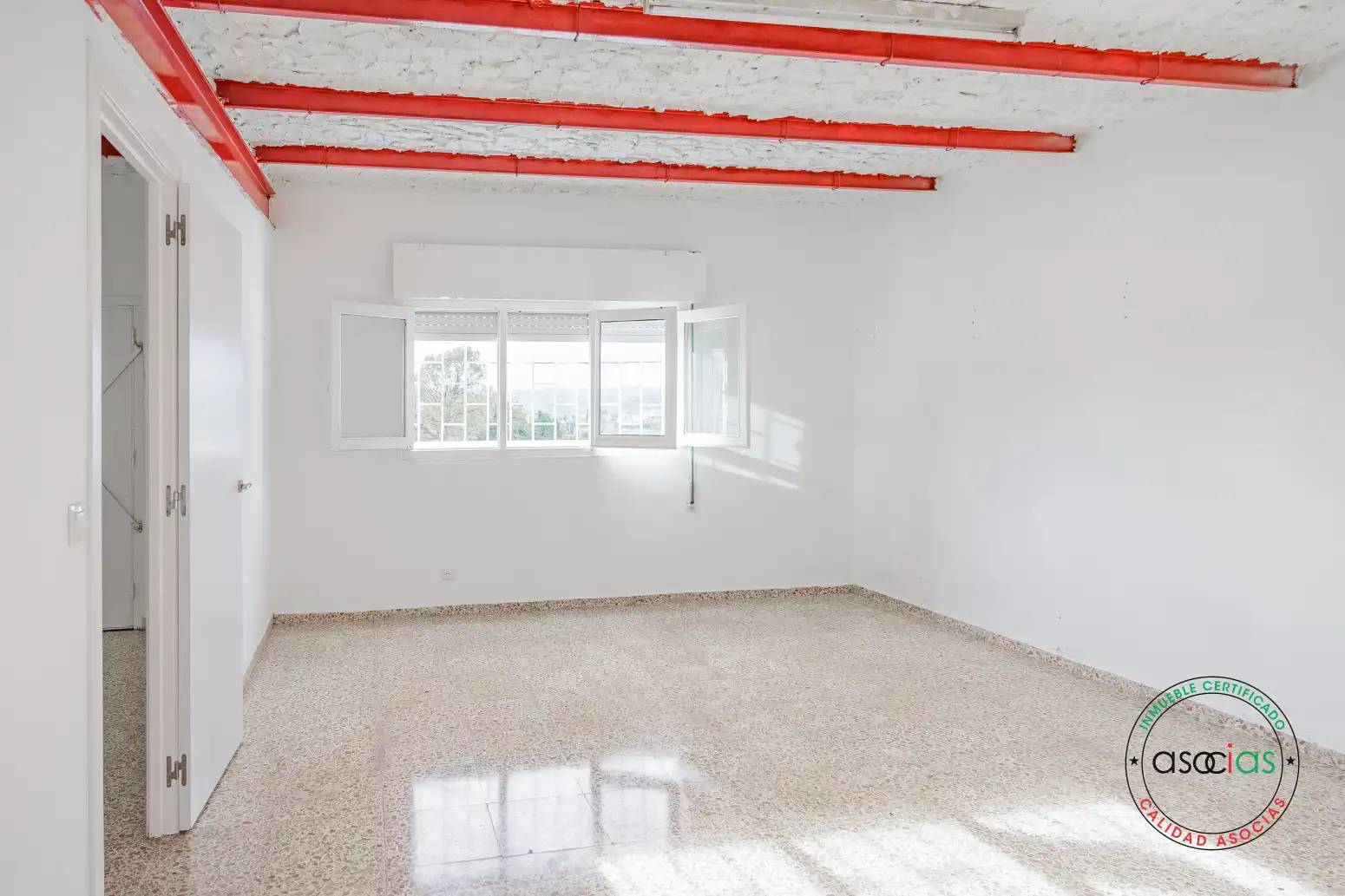 Schlafzimmer von Fabrikhallen zum Verkauf in Noreña