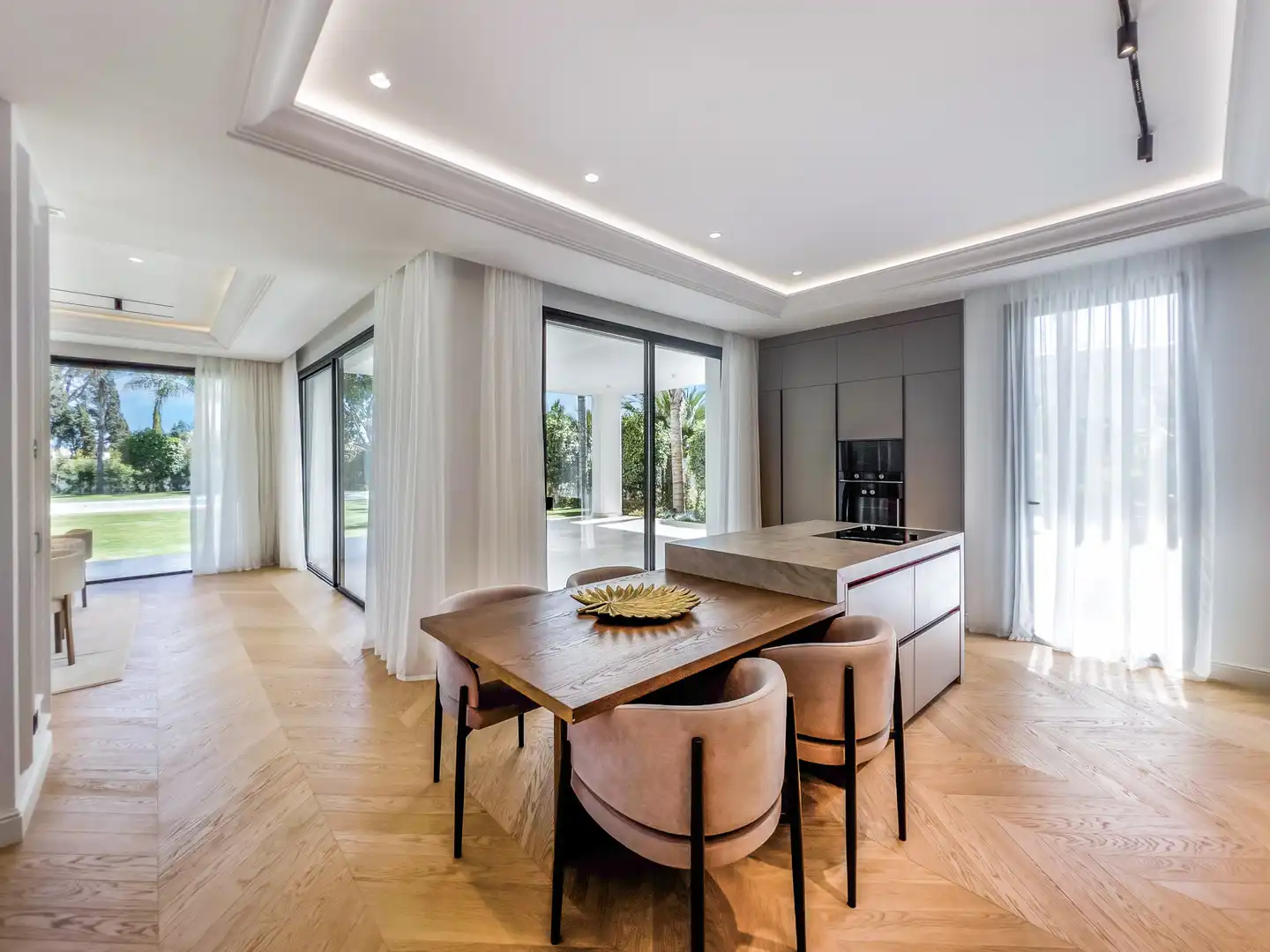 Esszimmer von Haus oder Chalet zum Verkauf in Marbella mit Klimaanlage, Heizung und Privatgarten