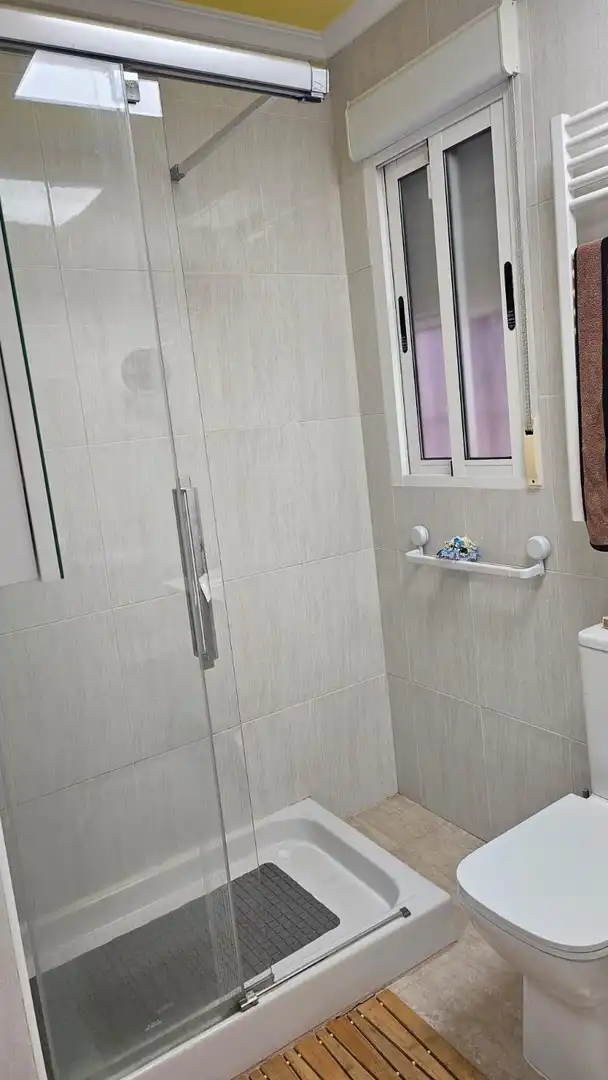 Bany de Casa adosada en venda en Elche / Elx amb Calefacció, Jardí privat i Moblat
