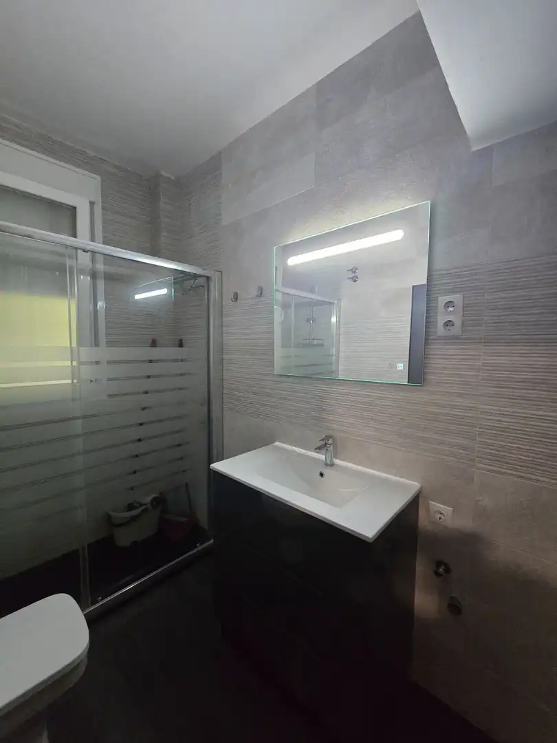 Baño de Apartamento en venta en Madrid con Calefacción y Amueblado