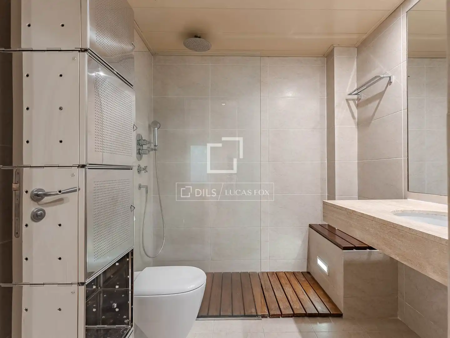 Baño de Piso de alquiler en Barcelona con Aire acondicionado, Calefacción y Parquet