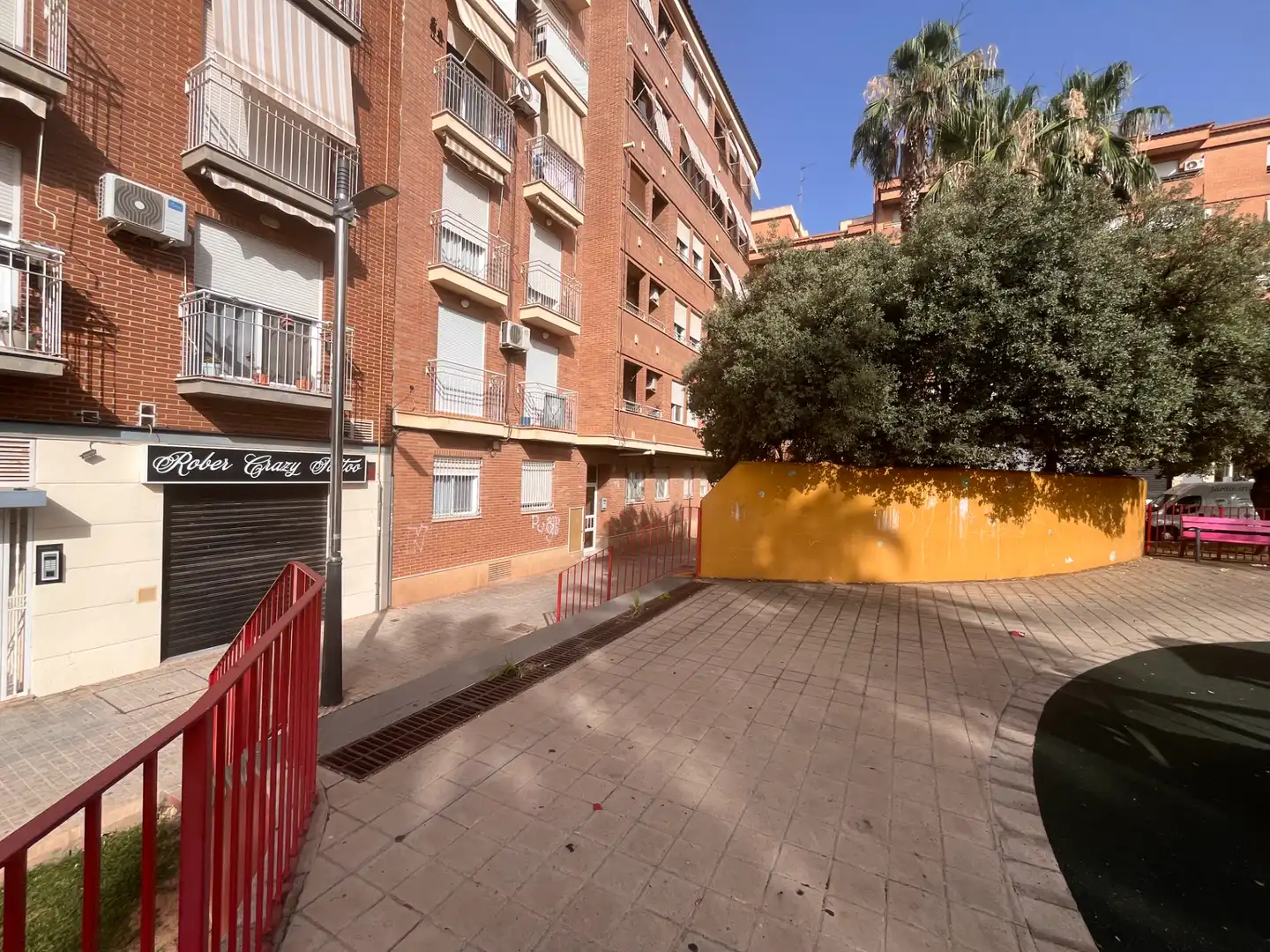 Vista exterior de Planta baixa en venda en Torrent amb Aire condicionat