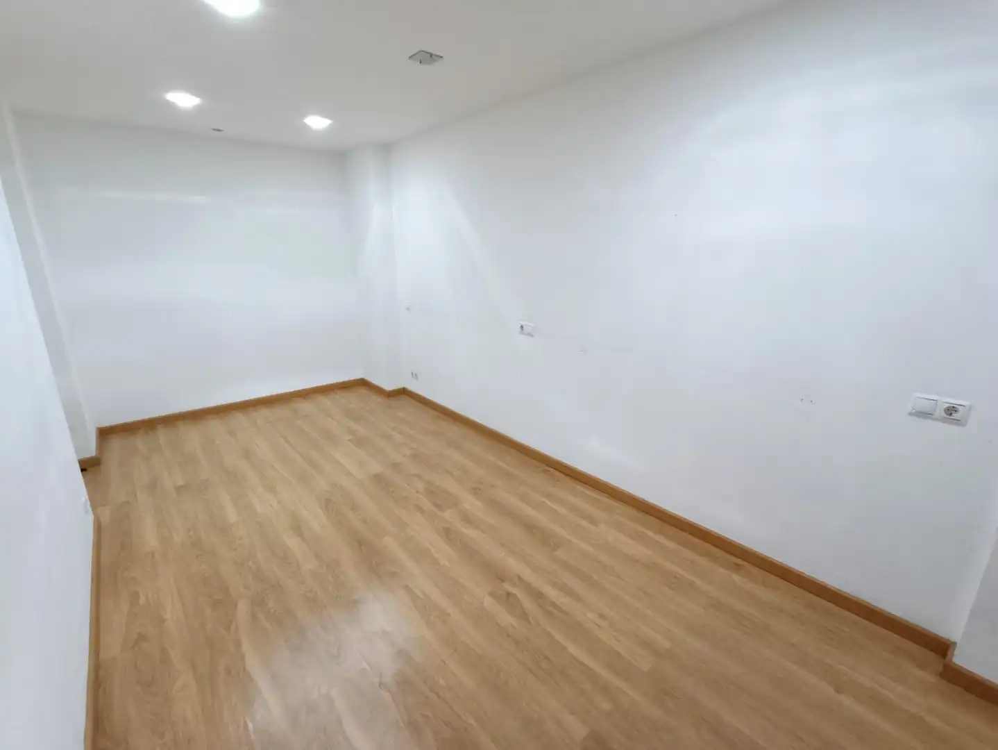 Erdgeschoss zum Verkauf in Badalona mit Heizung, Parkett und Balkon