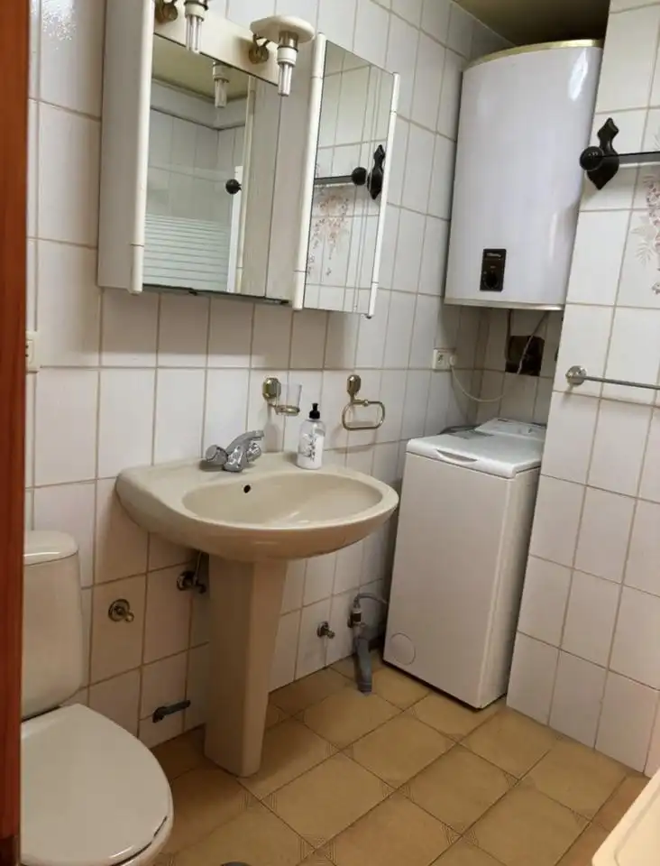 Baño de Dúplex en venta en Puebla de Lillo con Calefacción, Trastero y Amueblado