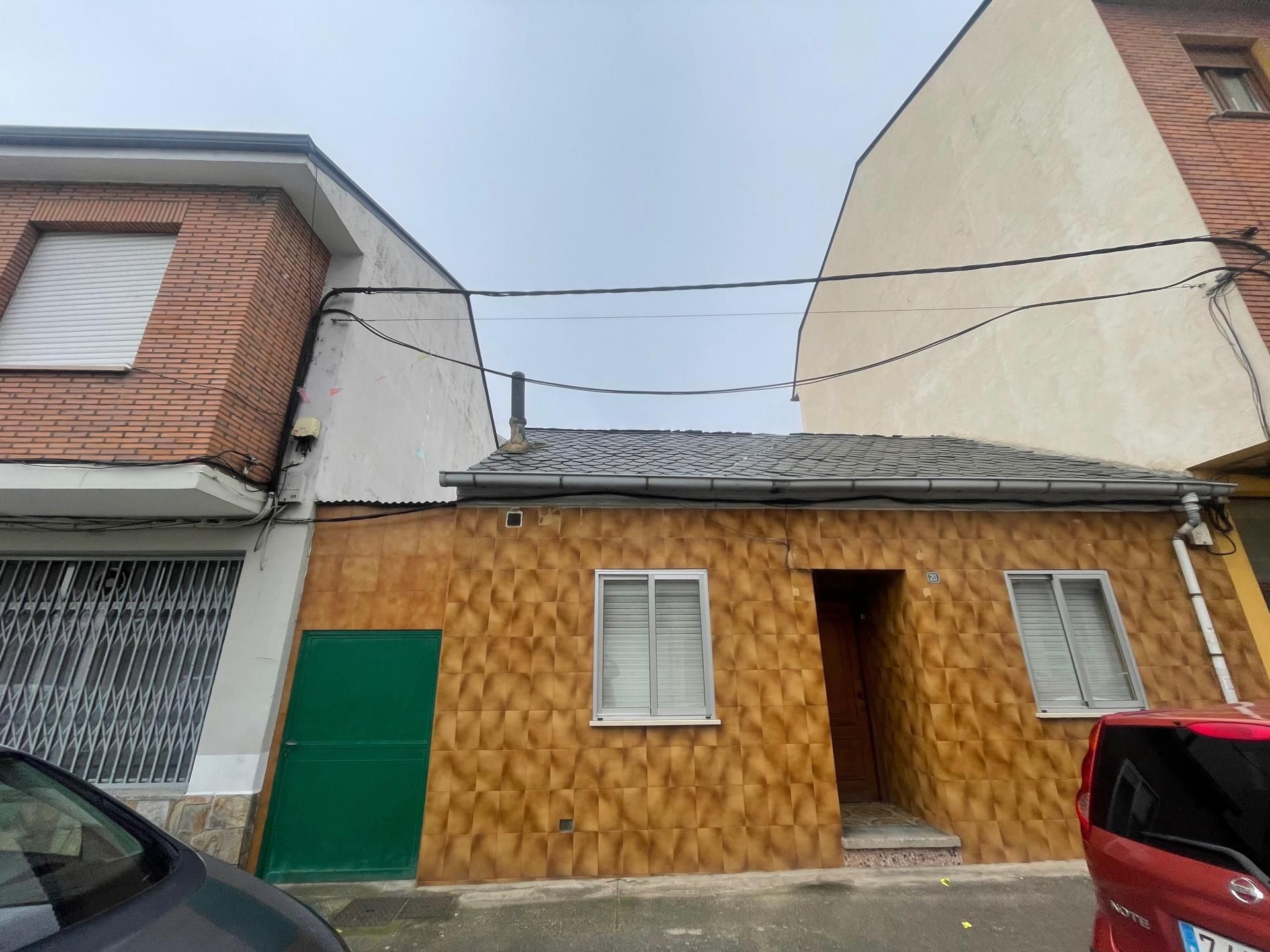 Exterior view of Single-family semi-detached for sale in Ponferrada  with Heating and Terrace