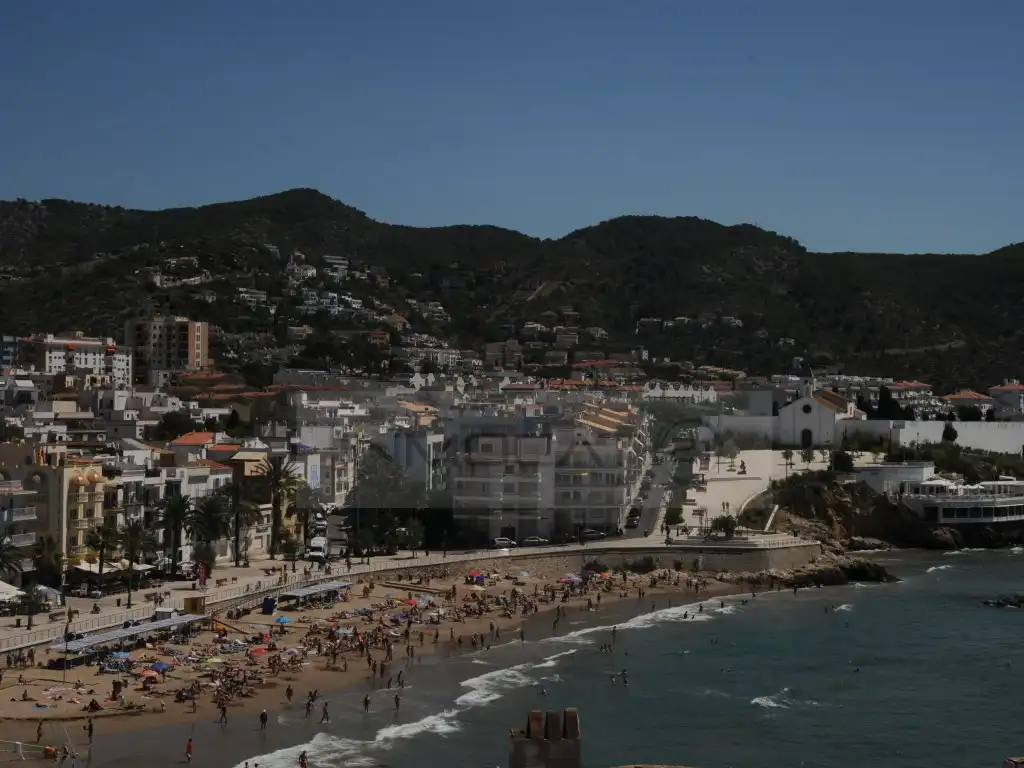 Vista exterior de Local en venda en Sitges