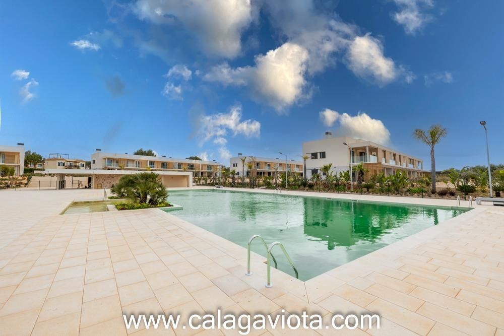 Piscina de Casa adosada en venda en Campos amb Aire condicionat, Calefacció i Jardí privat